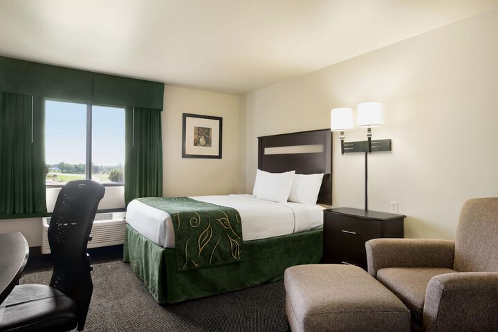 Room 4 of 16