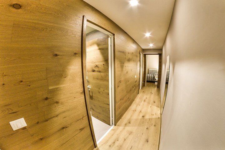 Room 3 of 44