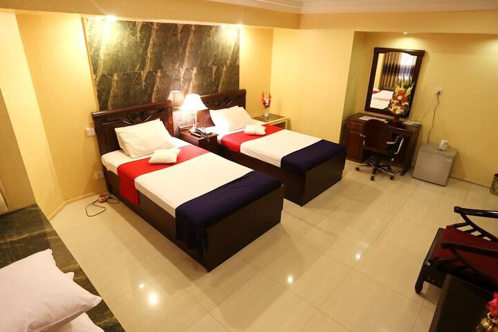 Room 7 of 32