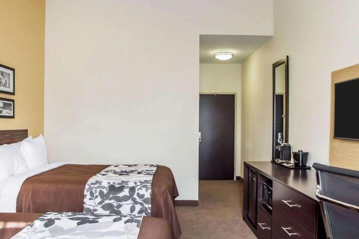 2 Queen Beds (5 of 6)