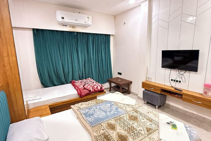 Room 12 of 19