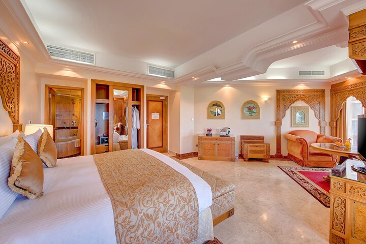 Room 22 of 185