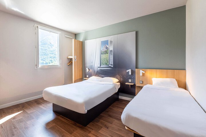 Room 14 of 40