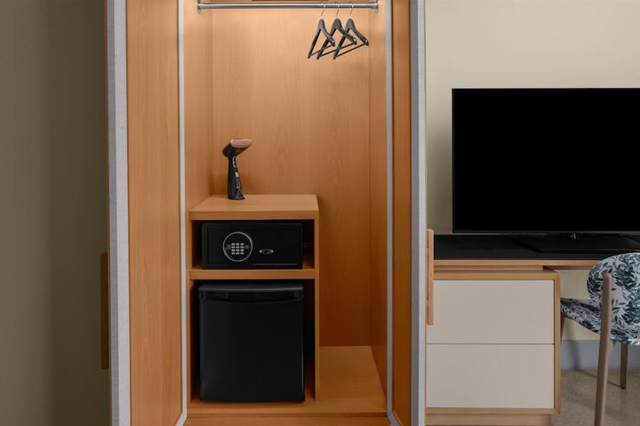 Room 5 of 61