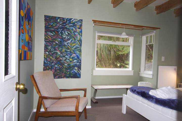 Room 7 of 27