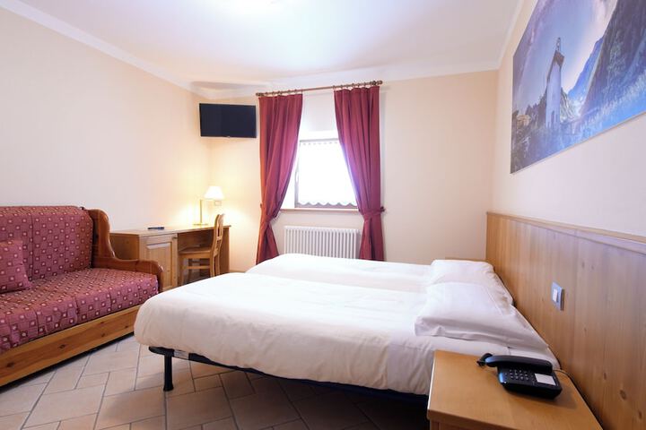 Room 16 of 49