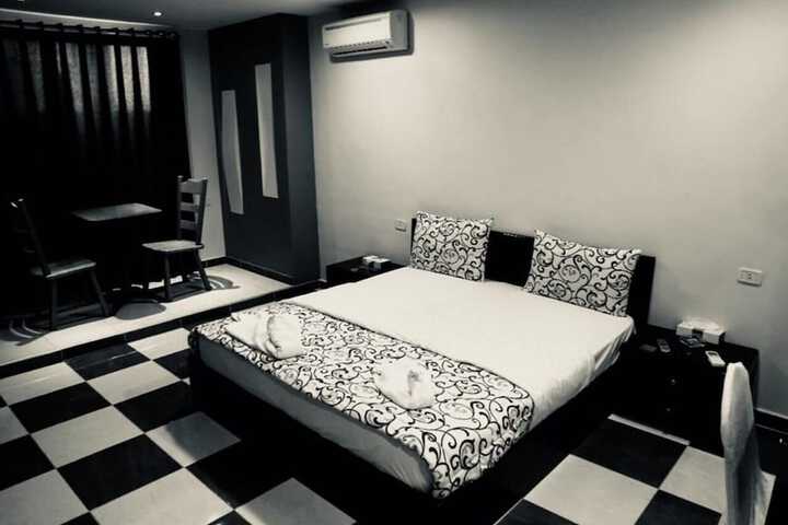 Room 16 of 46