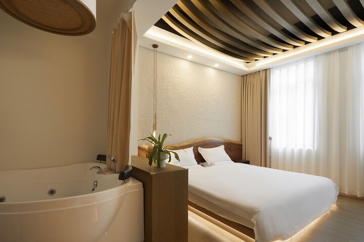 Room 8 of 44