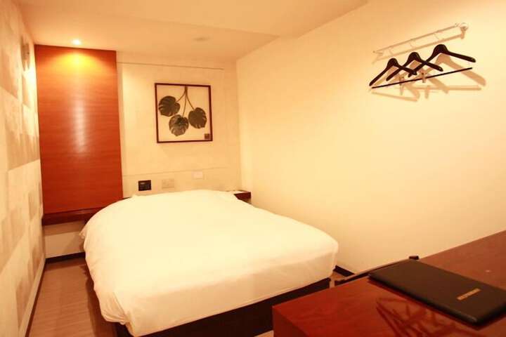Room 9 of 36