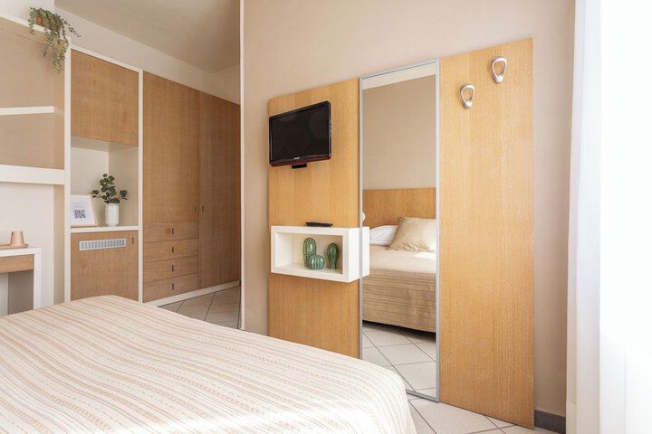 Room 31 of 77
