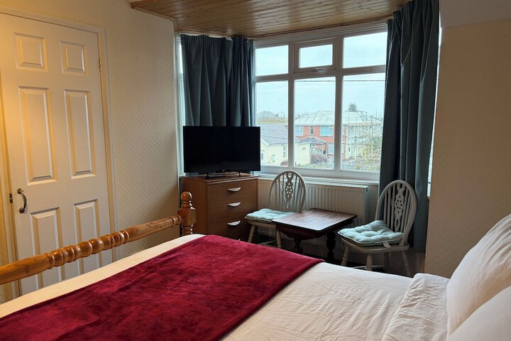 Room 3 of 73