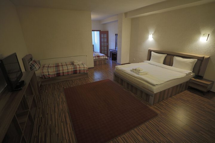 Room 18 of 84