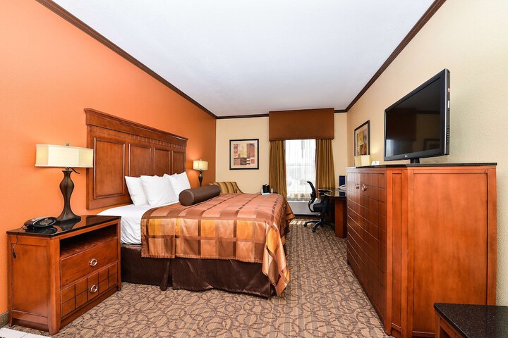 Room 6 of 18