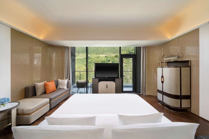 Room 8 of 35
