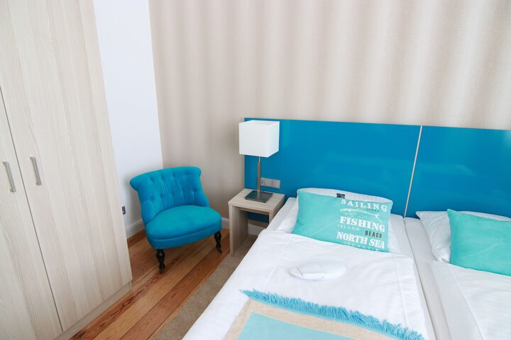 Room 5 of 106