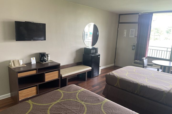 2 Double Beds (13 of 16)
