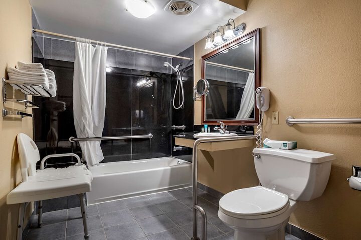1 King Bed High Speed Internet Accessible Coffee Maker Iron and Ironing Board Hairdryer Full Breakfast (7 of 12)