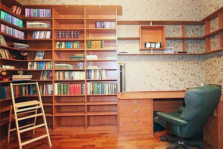Room 9 of 20