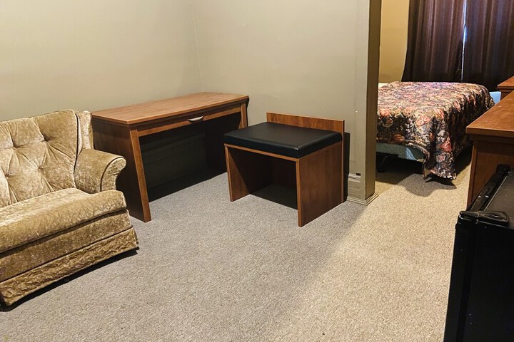 Room 2 of 4
