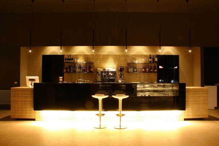 Lounge 81 of 95