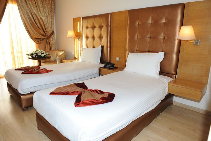 Room 25 of 71