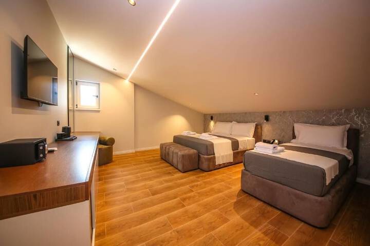 Room 34 of 108