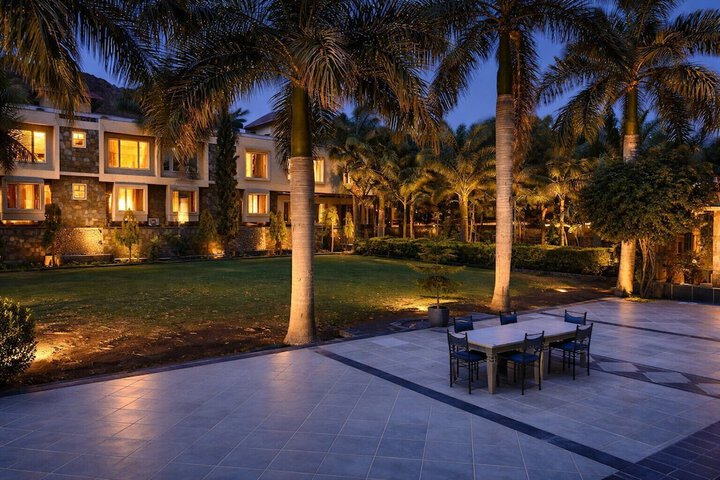 Hotel Exterior 46 of 51