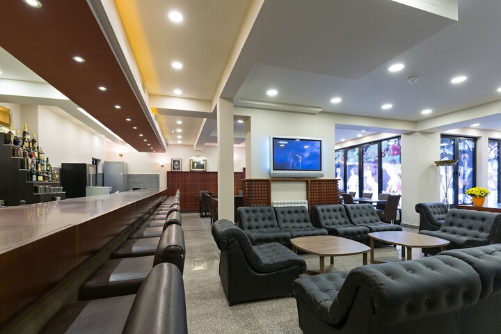 Lounge 56 of 63