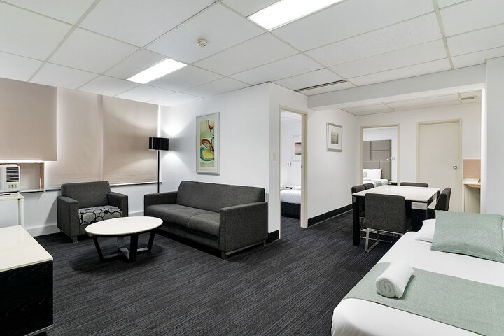Room 6 of 35