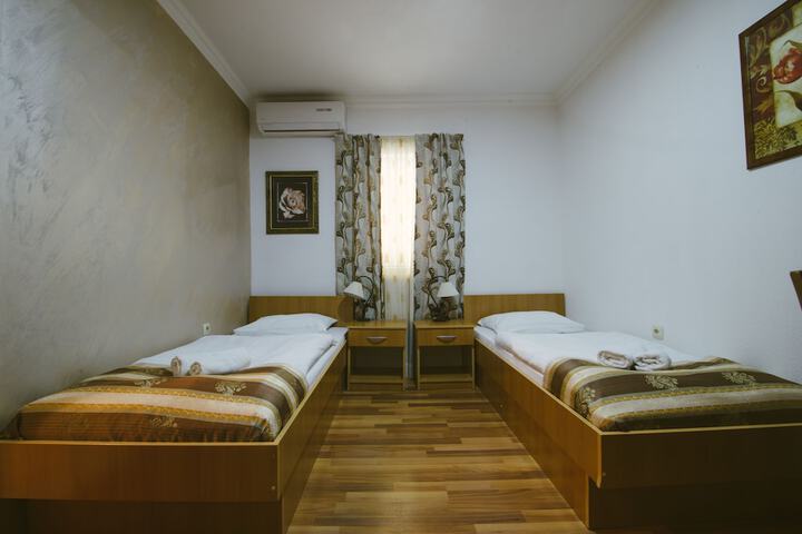 Room 20 of 103