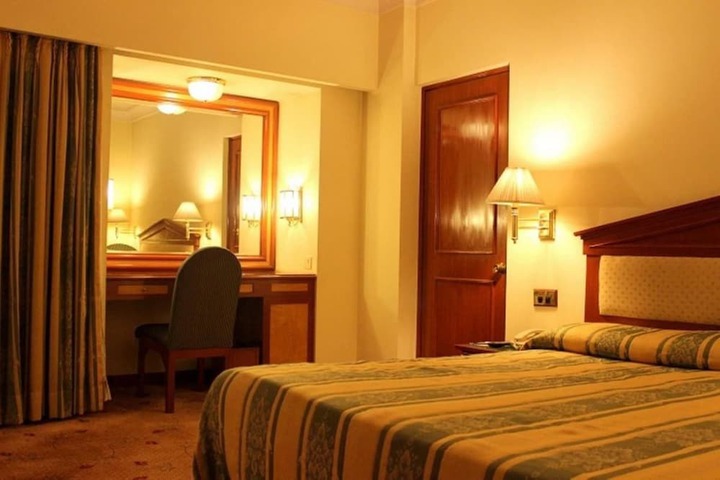 Room 15 of 22