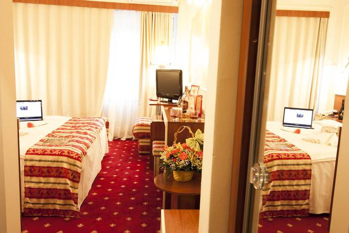 Room 16 of 34