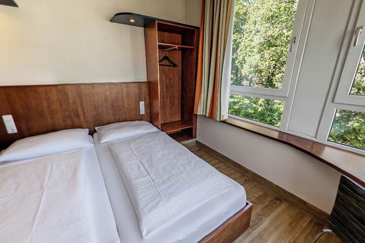 Room 12 of 31