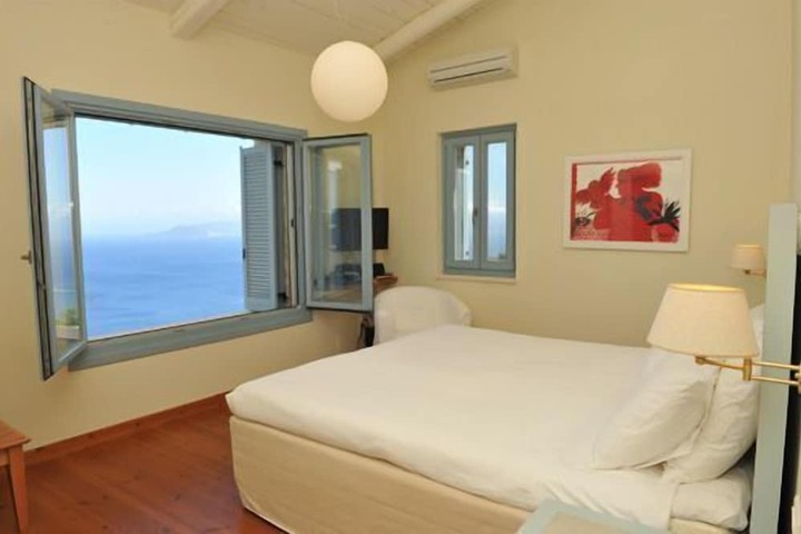Room 9 of 48