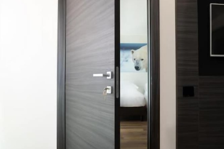 Room 28 of 82
