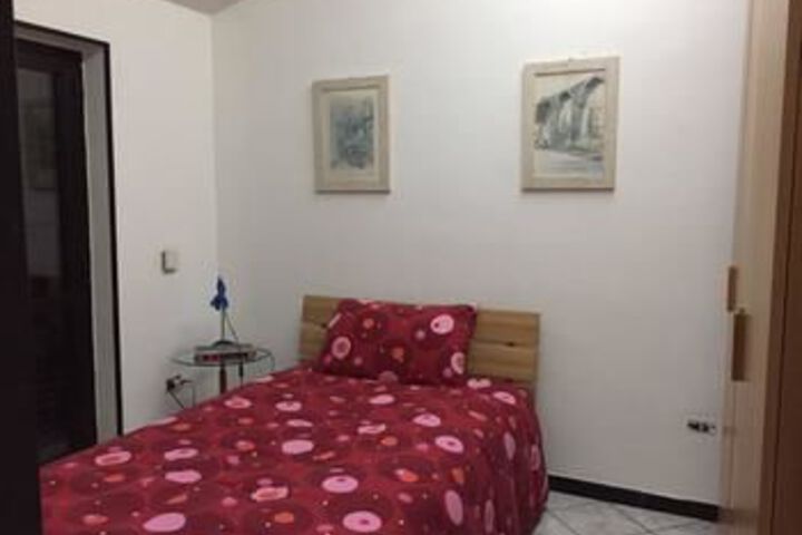 Room 6 of 11