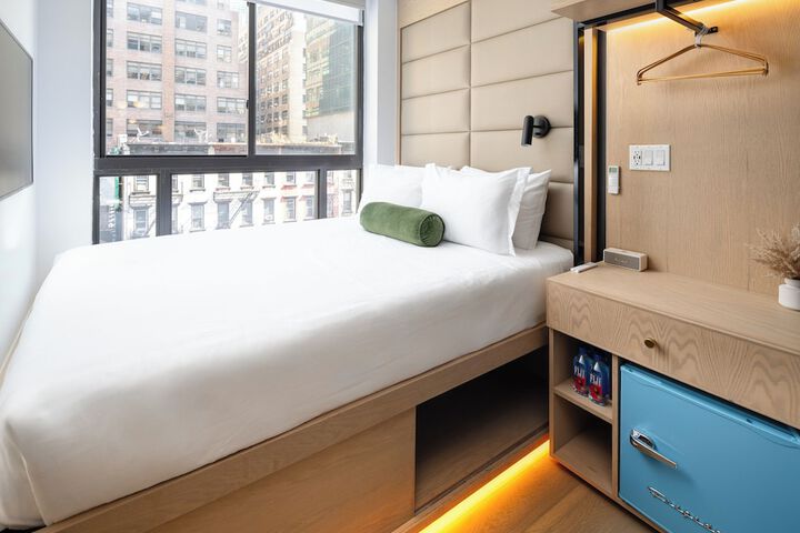 Room 43 of 76
