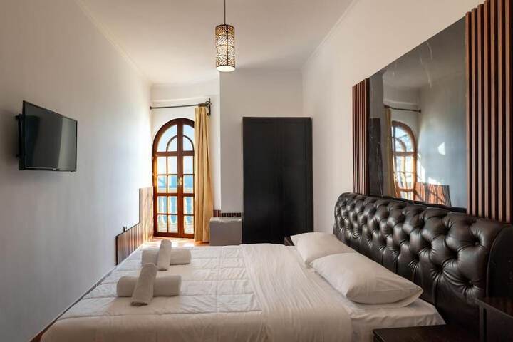 Room 47 of 100
