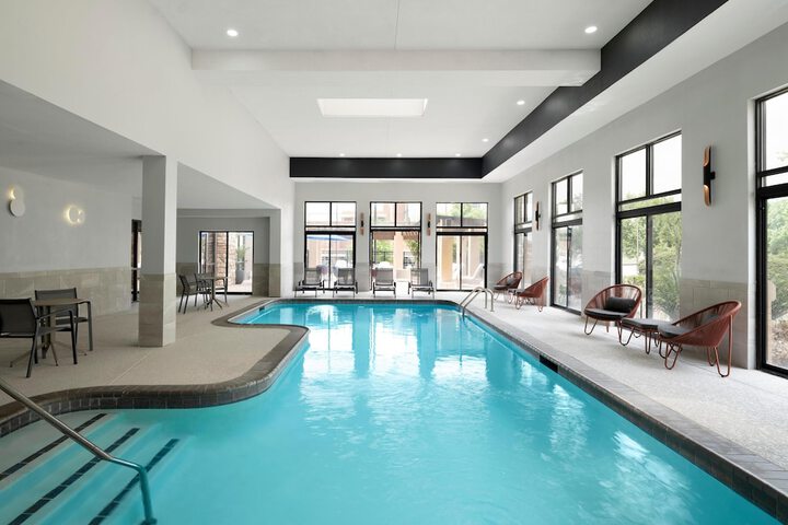 Pool Hotel
