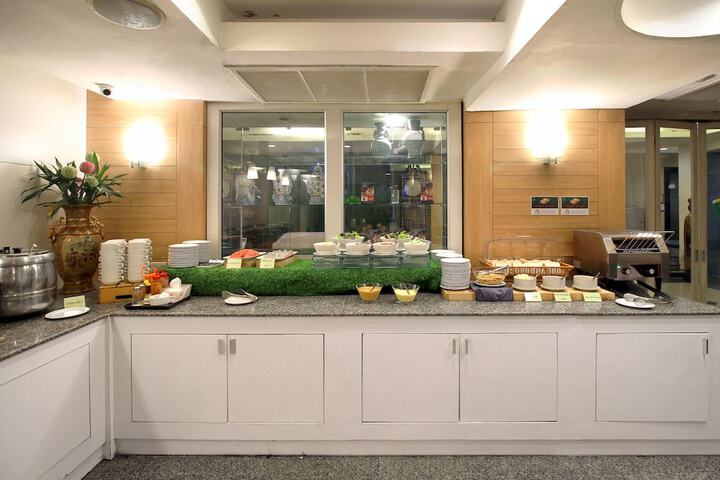 Dining 41 of 43