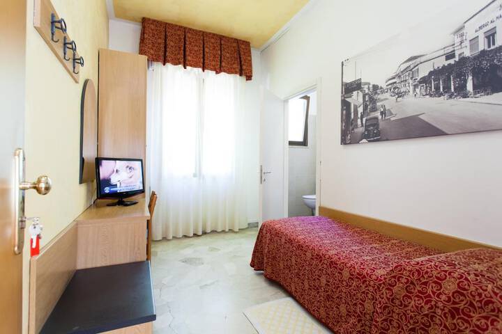 Room 16 of 46