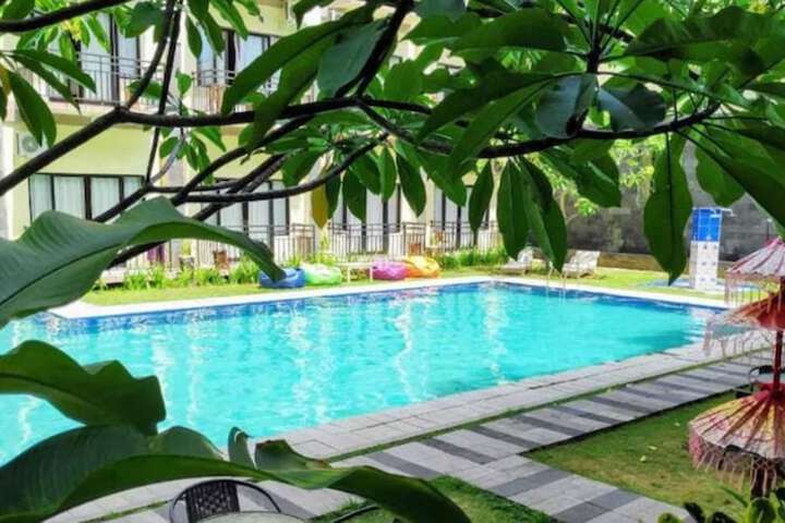 Hotel with Pool
