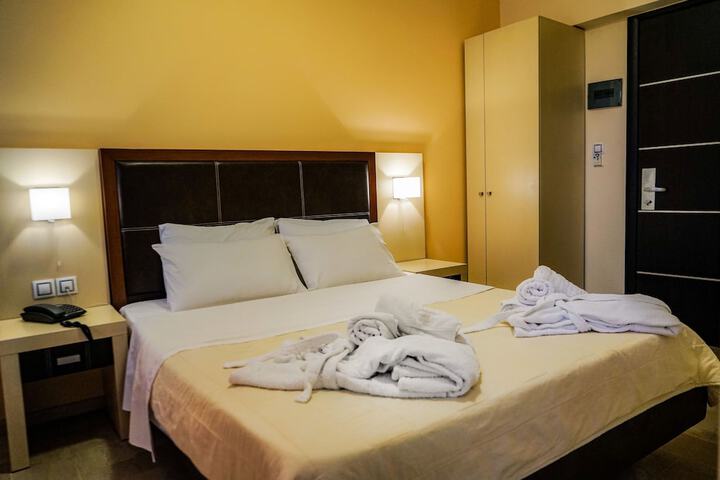 Room 25 of 53