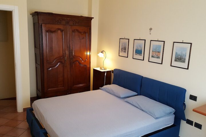 Room 2 of 34