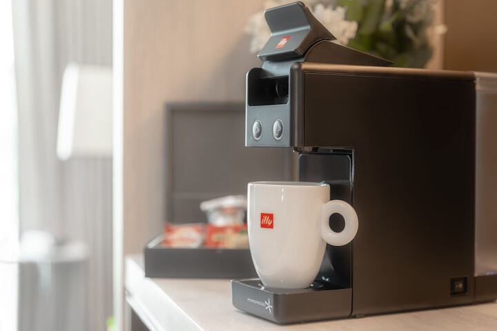 Breakfast/Coffee Service 22 of 44
