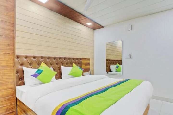 Room 6 of 11