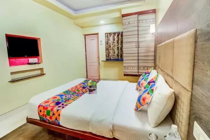 Room 12 of 27