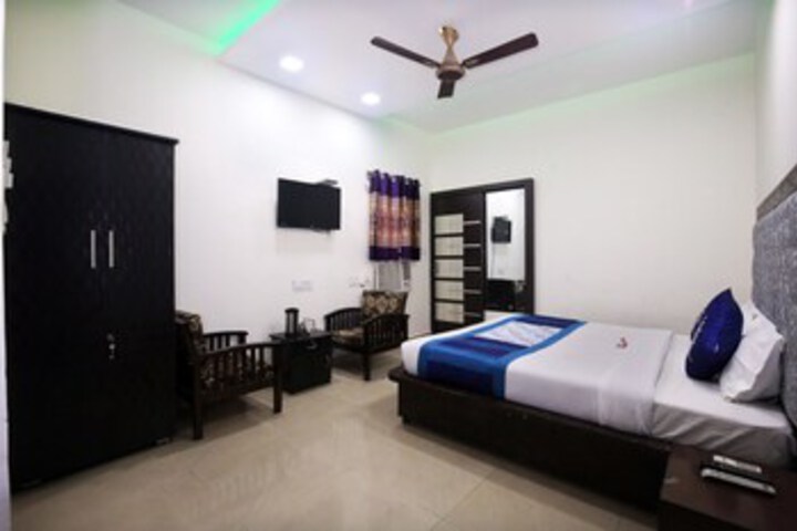 Room 18 of 25