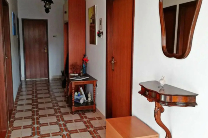 Room 10 of 16