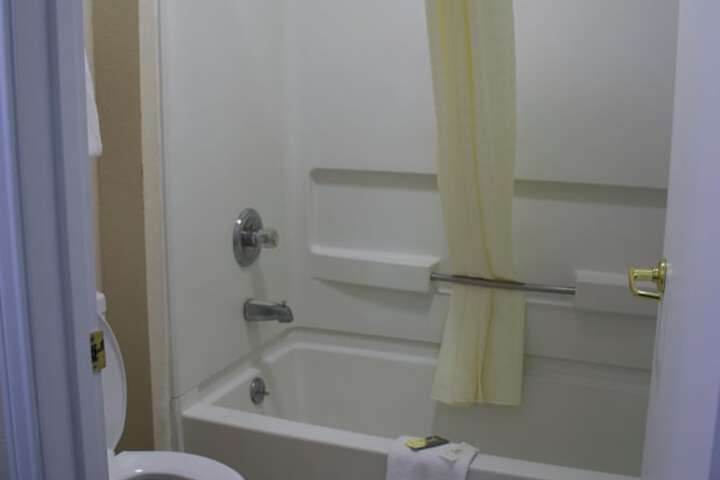 2 Double Beds (5 of 8)
